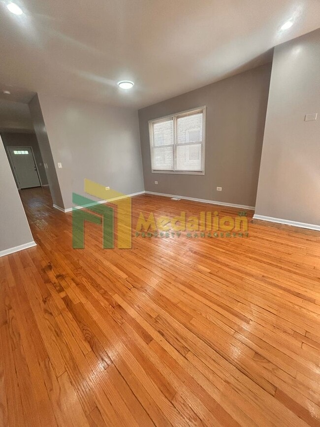 Building Photo - 5954 S Maplewood Ave