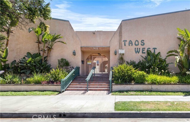 Foto principal - 7924 Woodman Ave