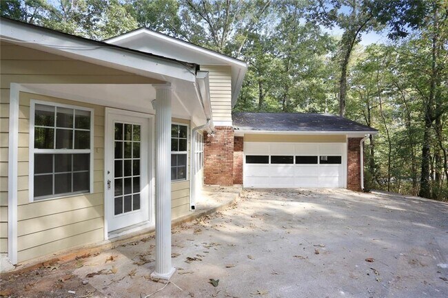 Building Photo - 2270 Shawnee Trail