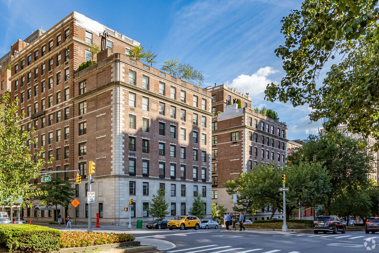 Primary Photo - 655 Park Ave