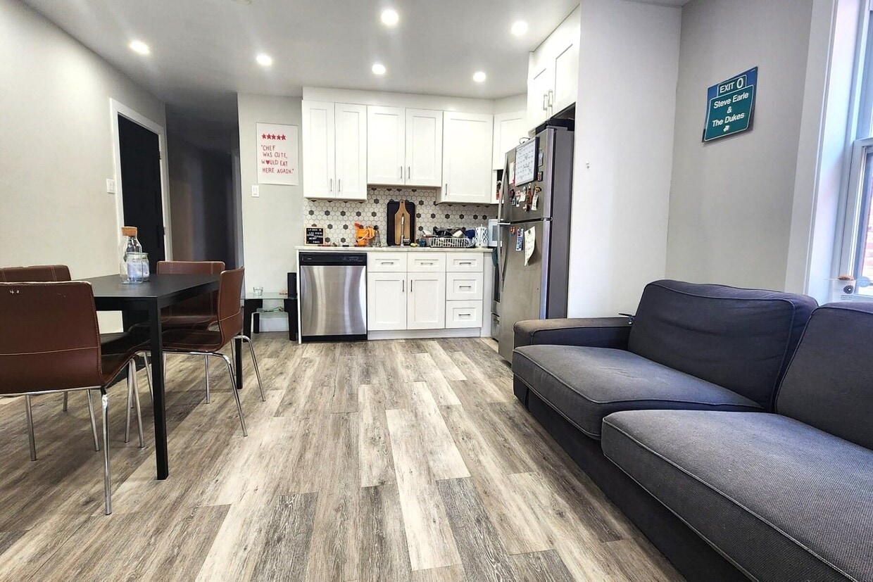 Primary Photo - 2105 Rue Saint-Timothée