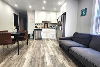 Building Photo - 2105 Rue Saint-Timothée