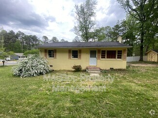 Building Photo - 10 Lake Dr