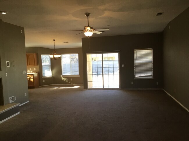 Foto del edificio - 7220 Milan Hills Road NE