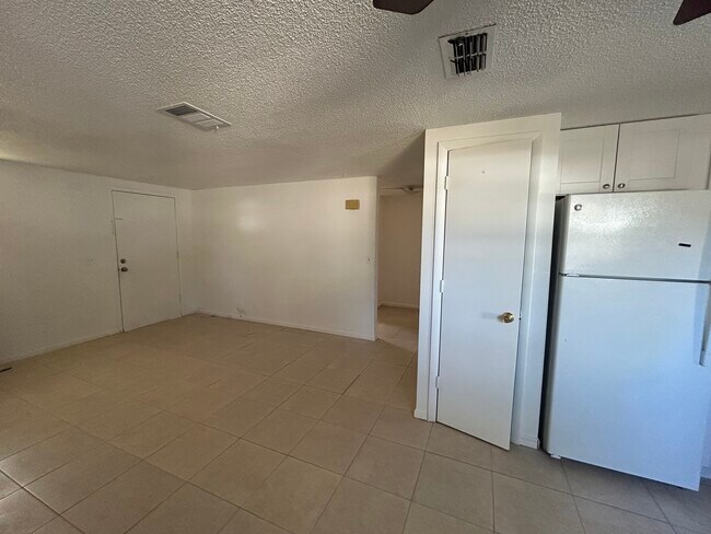 Foto del edificio - 10415 Alma St