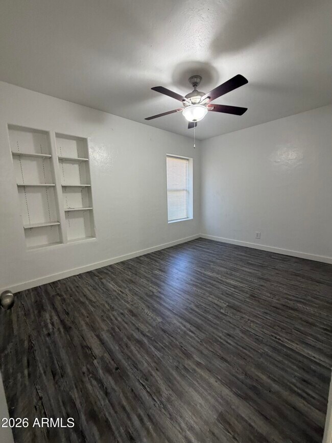 Building Photo - 706 W Taylor St