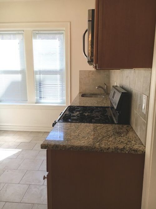 Foto del edificio - 6308 N Oakley Ave