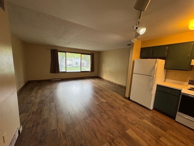 Building Photo - Pinecrest Fourplex