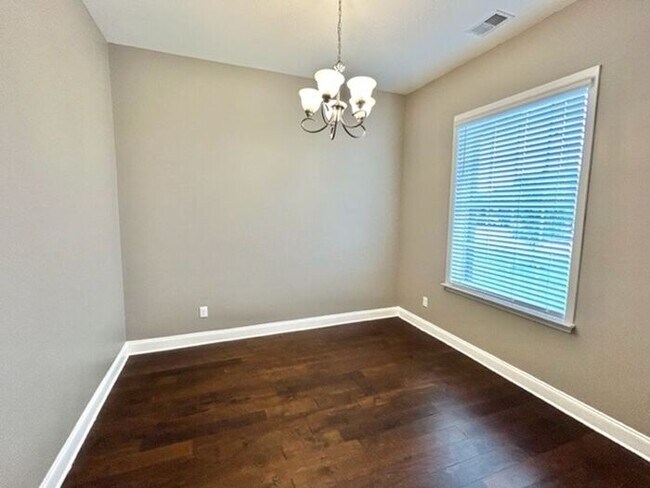 Foto del edificio - Now Leasing a 4-Bedroom 3 Bath Home In Oli...