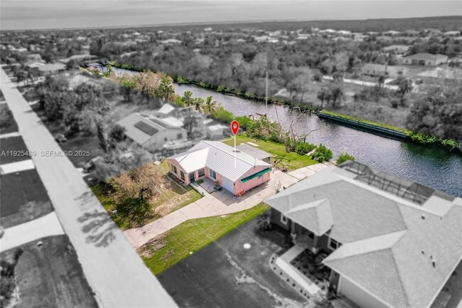 Foto del edificio - 18406 Van Nuys Cir