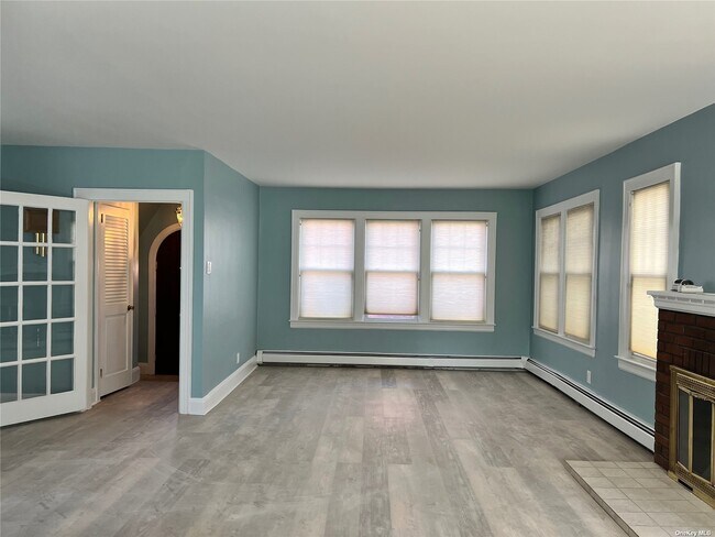 Building Photo - 425 Marcellus Rd