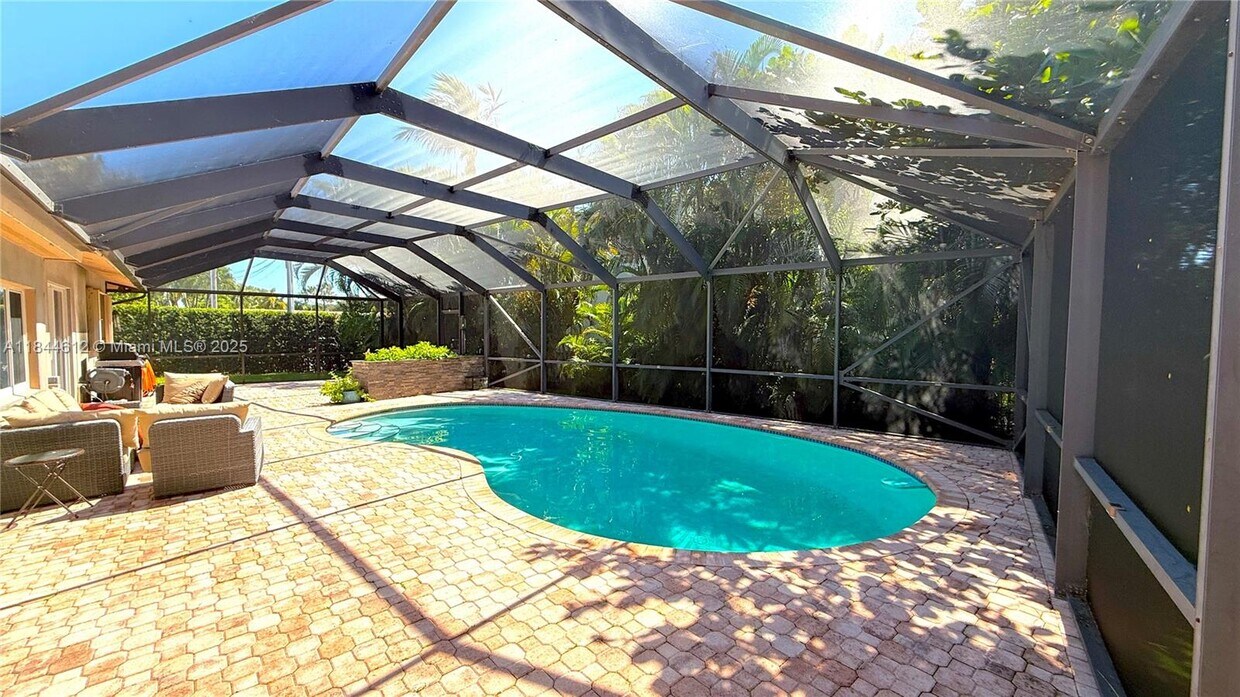 Foto principal - 7098 NE 7th Ave