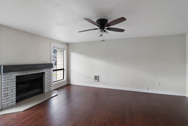 Foto del edificio - 3 Bed 2 Bath - Pet Friendly - NAS Whidbey