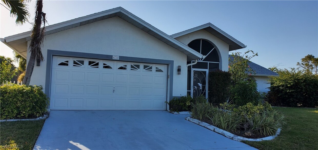 Primary Photo - 4714 SW 20th Ave