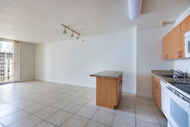 Foto del edificio - 423 NE 23rd St
