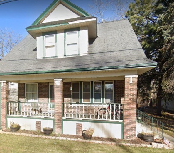 Primary Photo - 2118 E Leroy Ave
