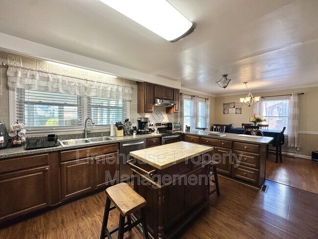 Foto del edificio - 316 Tudor Pl