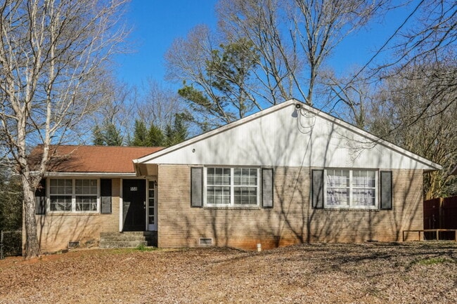 Building Photo - 558 Wavelyn Way