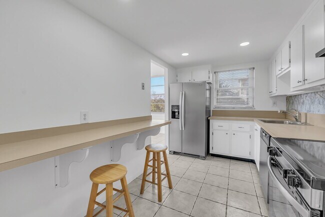 Building Photo - 2781 Taft St