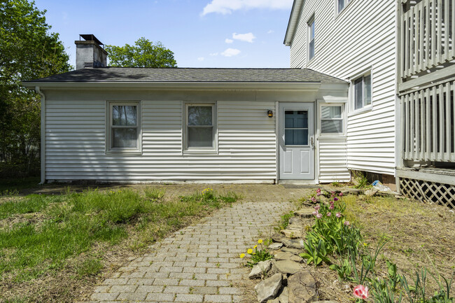 Foto del edificio - 671 Cornwall Ave