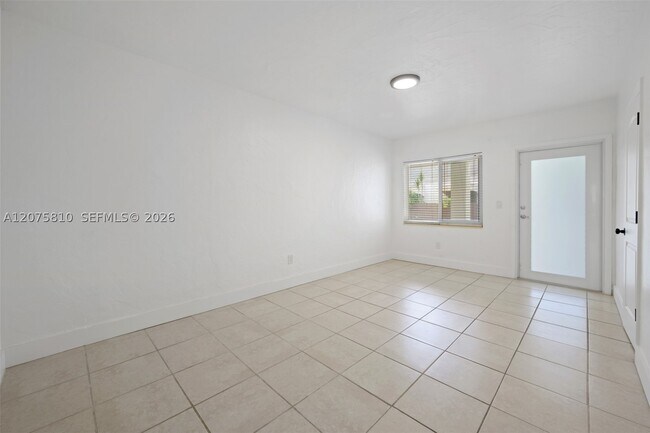 Building Photo - 550 NE 82nd St