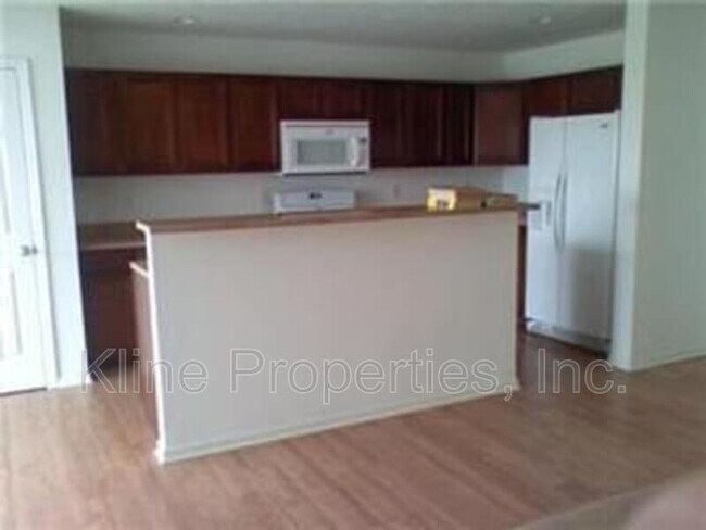 Foto del edificio - 8005 Harshaw Dr