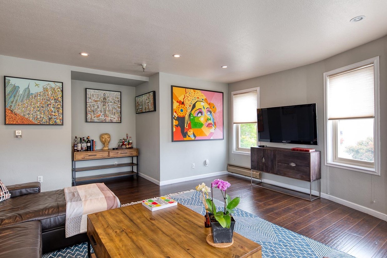 Primary Photo - Lovely Home Located in Mt. Davidson Manor