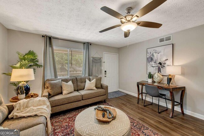 Building Photo - 4375 Coopers Creek Dr SE