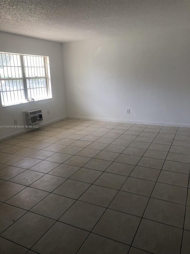Foto del edificio - 1755 NE 116th Rd