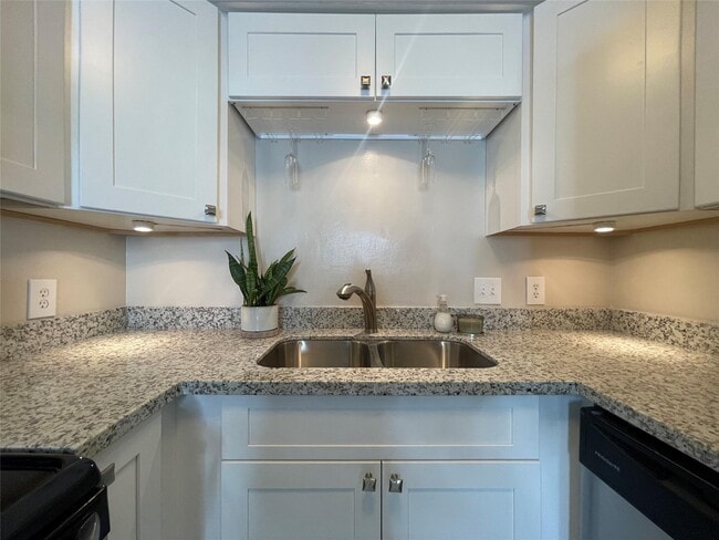 Building Photo - 2601 Bellefontaine St