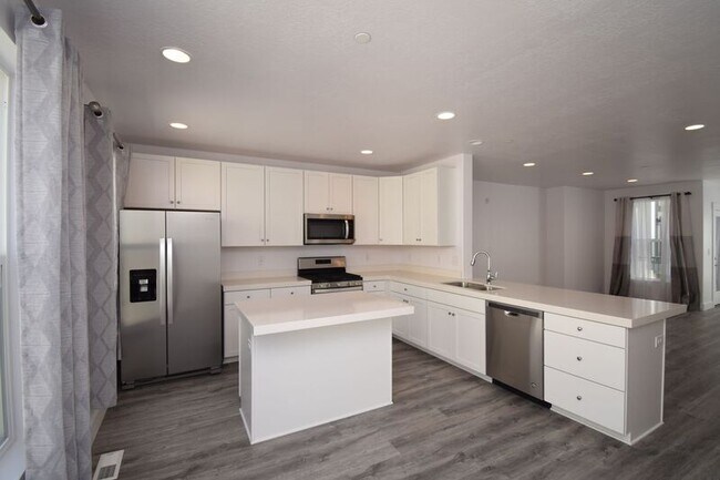 Building Photo - 3845 Mossmorran Ln