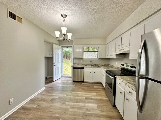 Building Photo - Spectacular Special - $1/2 OFF First Month...