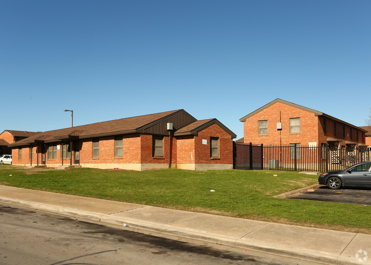 Primary Photo - Cavile Place