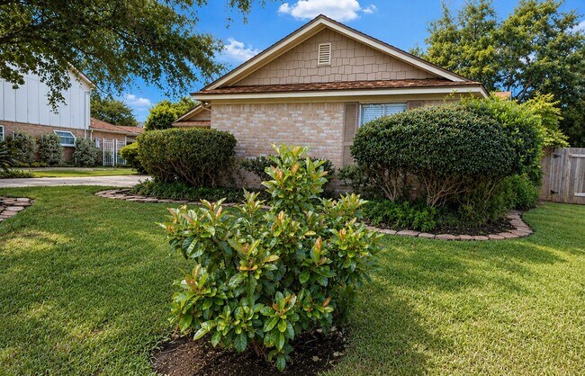 Building Photo - 14906 Brookpoint Dr