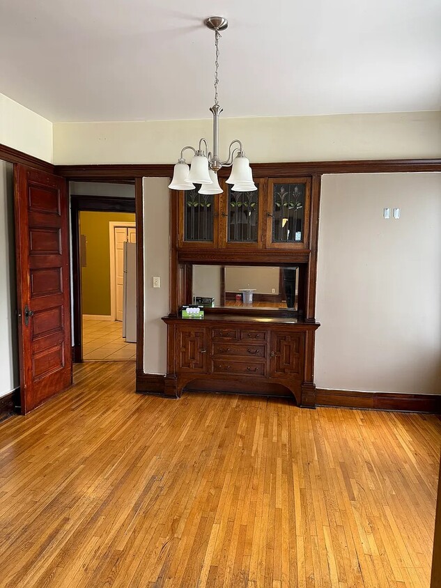 Foto principal - 163 Milton St N