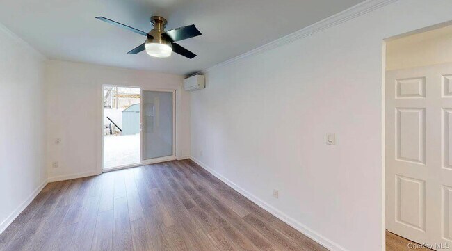 Foto del edificio - 1053 E 222nd St