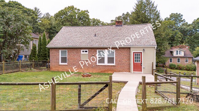 Building Photo - 10 Enka Oak St