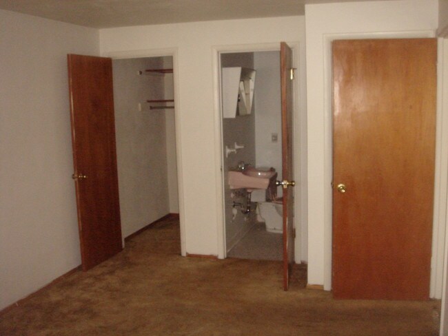 Unit - 3838 Washington Ave
