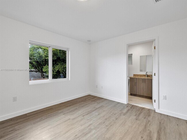 Foto del edificio - 1886 NW 64th St