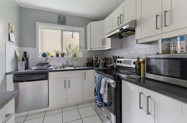 Building Photo - RENOVATED- Private Large 2 BEDROOM 1 Bath ...