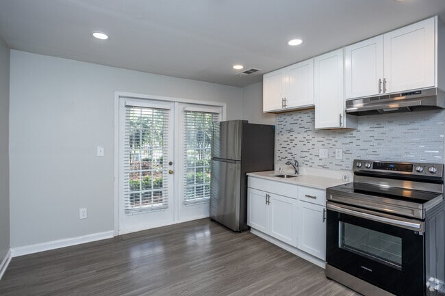 1BR, 1BA - 500SF - Kitchen - Crystal at Cascade