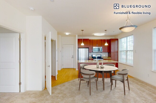 Foto del edificio - 998 Stewart Ave