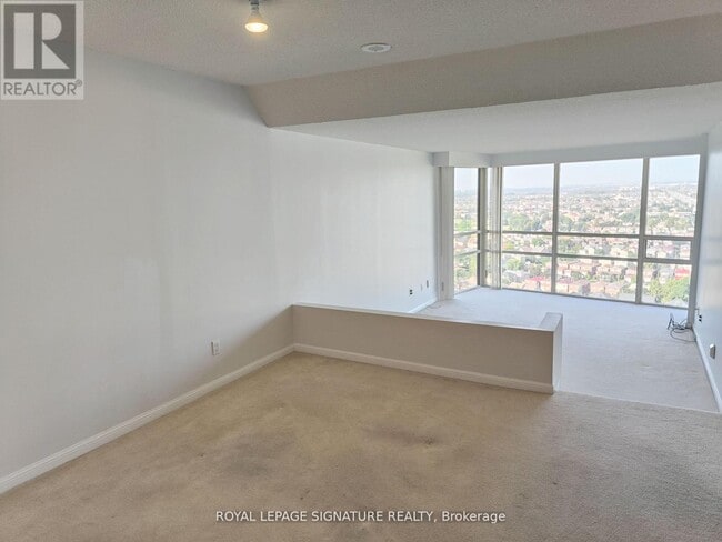 Photo du bâtiment - 50 Eglinton Ave W