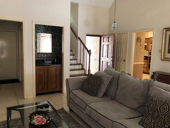 Foto del edificio - 8715 Lawncliff Ln