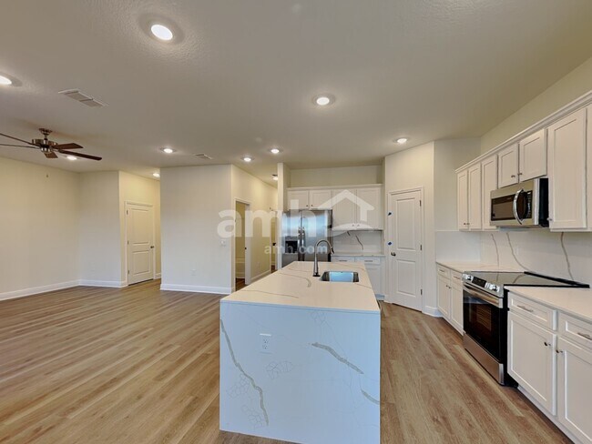 Building Photo - 5958 Sycamore Pl St