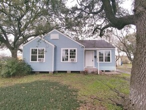 Building Photo - 203 Beatrice