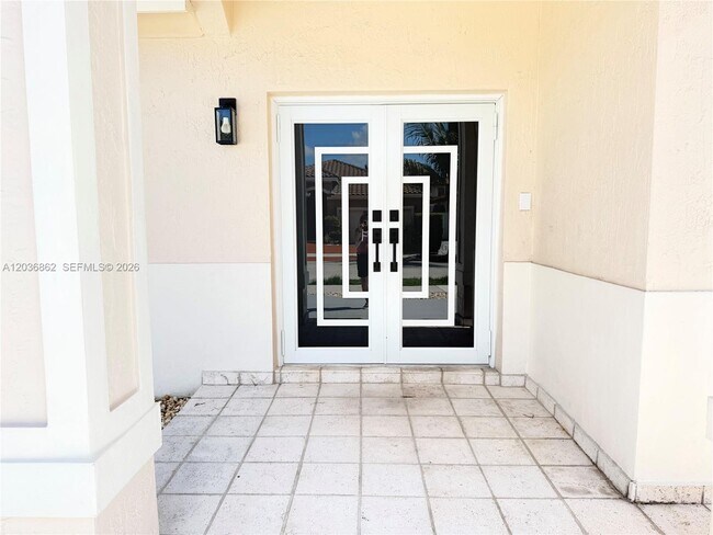 Foto del edificio - 8024 NW 198th Terrace