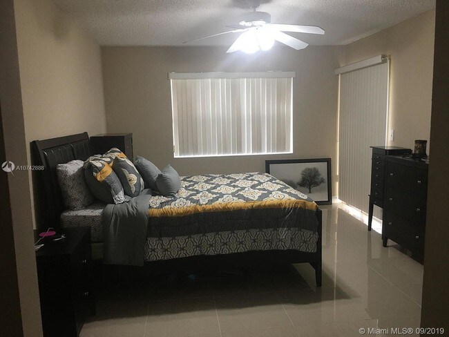 Foto del edificio - 2207 SE 27th Dr