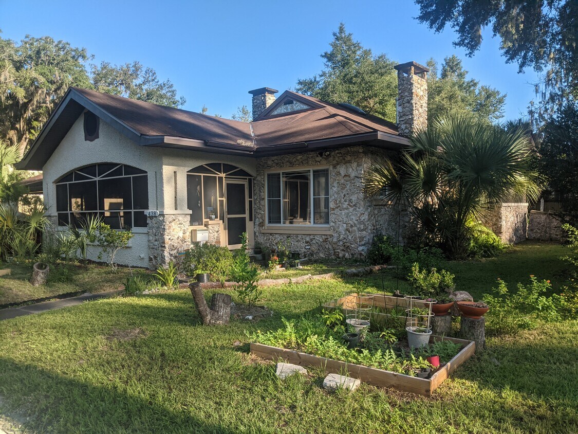 Foto principal - 438 NE 9th Ave