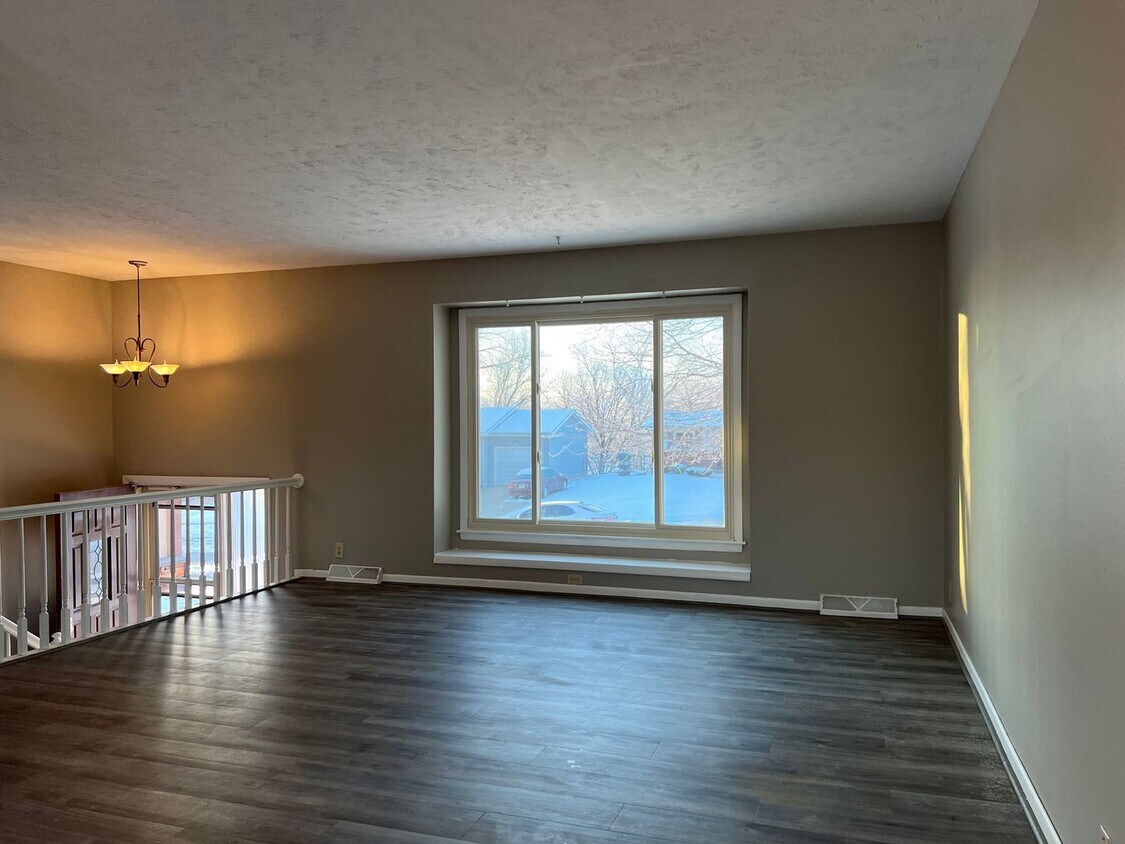 Primary Photo - Mapleview 3 Bedroom!